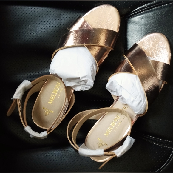 🎉Host Pick🎉 Rose Gold Metallic Faux Leather Two Straps Block Heel Sandals - Picture 3 of 16